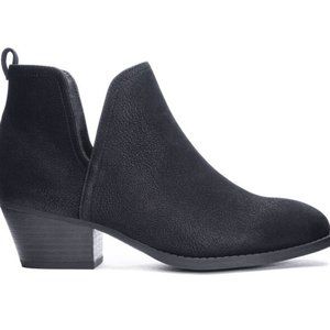 *WORN ONCE* CL By Laundry Cherish Booties